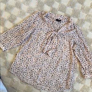 Women's Black and Cream Patterned Top